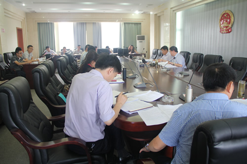 政府領(lǐng)導、企業(yè)代表參加了崇禮新城投資合作協(xié)議討論會(huì )(圖2)